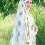 Saba Ibrahim Instagram - Namaz dress from - @ana.apparels 🧕🏻 ANA is a one stop shop for all your modestwear needs. Get your Namaz dupattas /Abayas customised with @ana.apparels, according to your size, color and design preference . . . #sabaibrahim#sabakajahaan#ana#anaapparels