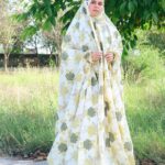 Saba Ibrahim Instagram - Namaz dress from - @ana.apparels 🧕🏻 ANA is a one stop shop for all your modestwear needs. Get your Namaz dupattas /Abayas customised with @ana.apparels, according to your size, color and design preference . . . #sabaibrahim#sabakajahaan#ana#anaapparels