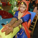 Saba Ibrahim Instagram - Yeh mehendi rang laayi hai ❤️🤲🏽🖤 . . Thanku @heena_mehendi_artist3738 and team mumbai se maudaha itne door aane ke liye aur itne pyar se behno k tarah mehendi lagane ke liye 🤗❤️ . . . #sabasunnykishaadi#sabaibrahim#sabakajahaan#sabakhalid#sabasunny#sabakishaadi#sabakimehendi