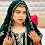Saba Ibrahim Instagram - Tum jeete ho mujh mein.. Isiliye tumpe marti hu main 💚 . . . #receptionlook#sabakajahaan#sabaibrahim#velvetsuits#velvetseason#winteroutfit#weddinglook#sabasunnykishaadi#sabasunny#sabakhalid#green#makeuplook#trending#postoftheday