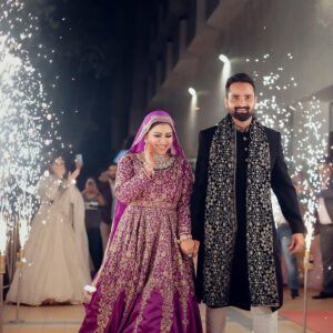 Saba Ibrahim Instagram - Tera sath hai kitna pyara ❤️ 
Ma sha Allah..
Alhamdulillah..
.
.
.
Jewellery: @gehnajewellers1 x @dinky_nirh

Photography - @theglamweddingofficial
@rajvirsainiofficial 

.
.

#mumbaireception#sabasunnykishaadi#sabasunnyreception#ibrahimfamily#sabasunny#couple#wedding#