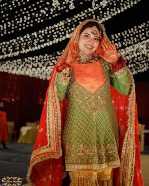 Saba Ibrahim Instagram - Mehendi tere naam ki ❤️
.
.
Photography - @theglamweddingofficial
@rajvirsainiofficial 
@refineartist @officialvarungupta 
@anujkuamr_verma
.
.
Decor n events - @vowsvachan @houseofvivaah 
.
.
Outfit - @ms.dipika ❤️
.
.
Makeup - @im_mr_ketzsolzofficial_ 
Hair - @shahingilani 
.
.
.
.
#sabasunnykishaadi#sabakishaadi#mehendi#mehendikiraat#outfit#mehendioutfit#mehendilook#wedding#weddingoutfit
