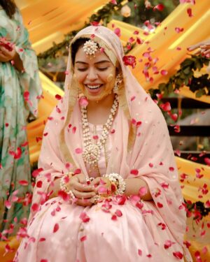 Saba Ibrahim Instagram - Haldi ❤️ 
.
.
( sapna hai ya haqeeqat) 🥲❤️🤲🏽🙏🏻 
.
.
Alhamdulillah for everything 🙏🏻🥲🤲🏽
.
.

@theglamweddingofficial
@rajvirsainiofficial 
@refineartist @officialvarungupta 
@anujkuamr_verma
.
.
.
Makeup @im_mr_ketzsolzofficial_ 
Hair @shahingilani 
Outfit @ms.dipika 

Decor - @houseofvivaah 
Events- @vowsvachan 
.
.
#sabasunnykishaadi #sabakishaadi #ibrahimfamily