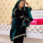 Saba Ibrahim Instagram - Tum jeete ho mujh mein.. Isiliye tumpe marti hu main 💚 . . . #receptionlook#sabakajahaan#sabaibrahim#velvetsuits#velvetseason#winteroutfit#weddinglook#sabasunnykishaadi#sabasunny#sabakhalid#green#makeuplook#trending#postoftheday