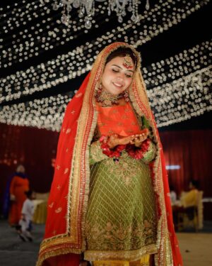 Saba Ibrahim Instagram - Mehendi tere naam ki ❤️
.
.
Photography - @theglamweddingofficial
@rajvirsainiofficial 
@refineartist @officialvarungupta 
@anujkuamr_verma
.
.
Decor n events - @vowsvachan @houseofvivaah 
.
.
Outfit - @ms.dipika ❤️
.
.
Makeup - @im_mr_ketzsolzofficial_ 
Hair - @shahingilani 
.
.
.
.
#sabasunnykishaadi#sabakishaadi#mehendi#mehendikiraat#outfit#mehendioutfit#mehendilook#wedding#weddingoutfit