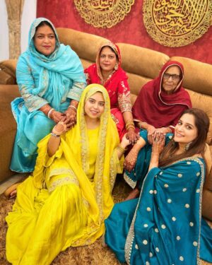 Saba Ibrahim Instagram - Stronger and better together ❤️ 
Ma sha Allah 
.
.
#ibrahimfamily#sabakajahaan#sabaibrahim#dipikakakaribrahim