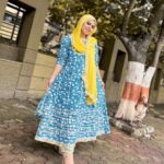 Saba Ibrahim Instagram – Teri sadgi, teri aajzi, teri har ada kamaal hai..
Mujhe Fakhr hai mujhe Naaz hai mera yaar be misaal hai.. ❤️🙃
.
.
.
Outfit – @lawn_suits_by_r_creation 👗
.
.
#sabaibrahim#sabakajahaan#outfit#cottonanarkali#ootd#yellow#trending#lookoftheday#photoshoot#simplicity#modestclothing#love#peace