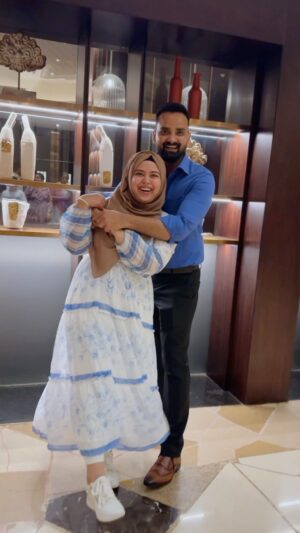 Saba Ibrahim Instagram - Hum zamane ki nigaaho mein kabhi gumnaam the ❤️
@khalid_niaz23 
.
.
#tumkyamile