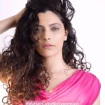 Saiyami Kher Instagram - #AD I loved this new shade I have tried, it perfectly breaks my curls making me want to show off my new hair! Thanks to the @lorealparis Casting Creme Gloss Ultra Visible, I’m just in love with my hair. It has no ammonia, gives a vibrant colour even on dark hair, and lasts 32 washes. It made my hair 5X glossier and shinier even on dark hair. I chose the Shade 532- Salted Caramel from their new Ultra Visible Range. @amazonfashionin #LOrealParis #UltraVisibleHairColor #MyHairColorMyExpression #LOrealParisIndia *24Hr prior allergy patch tests should be done