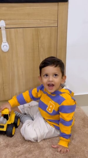 Sameera Sherief Instagram - Arhaan started giving the chorus to this song while my mom  was casually singing it for him. Later when he learnt about the existence of this song he was sooooo happy! N now he only wants to listen to this song while sleeping. “Oo papa lali” our version! Hope you like it ❤️