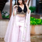 Sana Sultan Instagram - Eid-ul-Adha 2023 ✨💗 Aap sabko ye Eid ki bohot Mubarak baad! Khas Dua mei yaad Rakhe mujhe & meri family ko! Sabko bohot saara Pyaar✨🥰 Wearing @hayat_n786 💖