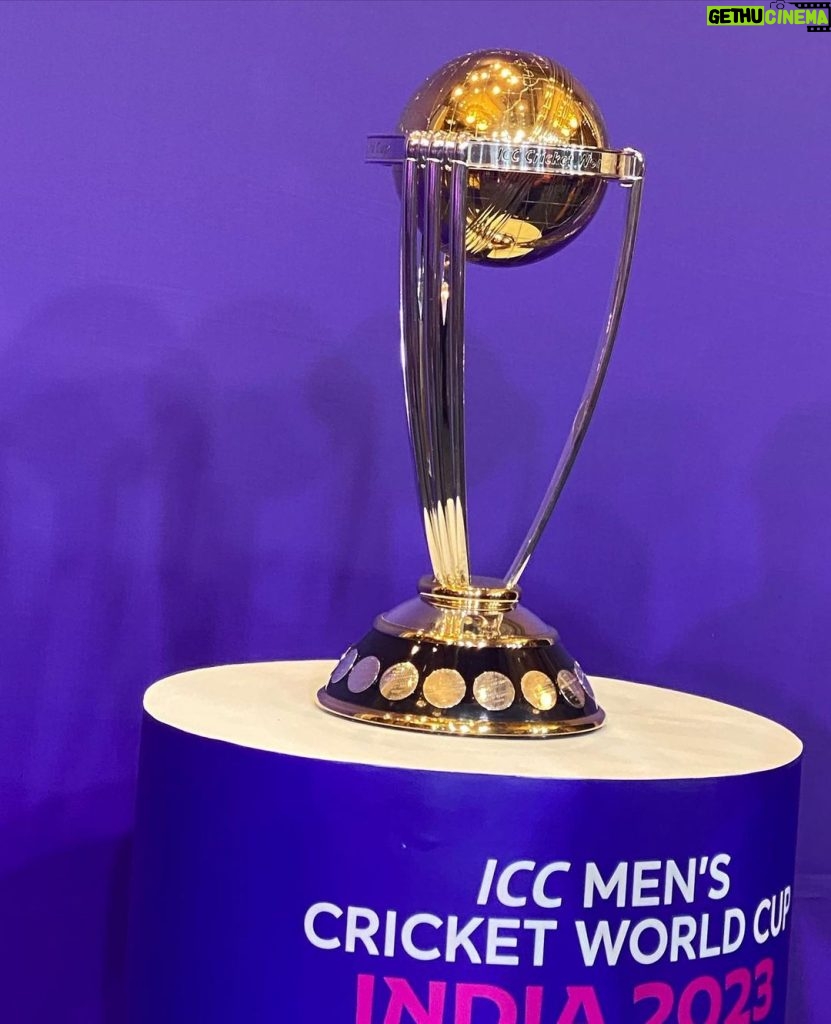 Sana Sultan Instagram - How lucky & Blessed I feel standing this close to the ICC Men's CWC 2023 Trophy🏆 @cricketworldcup @icc Literally manifesting Win for Our Country 🇮🇳 We can & We Will… Had a great time watching Sehwag & Muralitharan giving their expertise knowledge & their past amazing experience that made us all nostalgic… From winning moments to the crazy India-Pakistan thrilling highly competitive matches to the Team performing under pressure! It was a fabulous session where ICC launched Men's CWC 2023 Match Schedule in spectacular fashion... #CWC23 #CWCMatchScheduleLaunch This World Cup will be a next-level craze! Mark your calendars! 5th Oct -starts with the most awaited & blockbuster Match, India vs Pak..🔥🔥 TEAM INDIA FOR WIN🏆🇮🇳