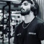 Sanam Shetty Instagram - Could not watch #vijayvarma's intro. Good luck #contestant18 How was his entry? #biggbosstamil7 #BBTamilSeason7 @disneyplushotstartamil @vijaytelevision @littletalksmedia #vimarsanam