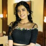 Sanam Shetty Instagram - Omana penne @akshaya__udayakumar Seems simple & sweet so far. Let's wait for another side to her (if)! #contestant8 #BBTamilSeason7 #biggbosstamil7 @disneyplushotstartamil @vijaytelevision @littletalksmedia #vimarsanam