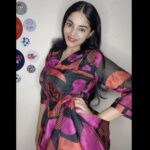 Sanam Shetty Instagram - Have a colourful weekend peeps ❤️ Catch you later on #VimarSanam @littletalksmedia Outfit @coolclub_chennai #saturdaze #weekendreview #biggbosstamilseason7