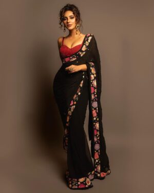 Seerat Kapoor Instagram - Careful with the pataka 😉

Styled by: @officialanahita
Saree: @cyynosurepune
Blouse: @varunchakkilam
Earrings: @ajnaaofficial
Kada & ring: @adornablesbysonalimehra
Makeup by: @khateejakhanofficial
Hair by: @bhanu_makeup_hairstylist 
Style team: @pranathivarma.k 
Pic: @epics_by_pradeep