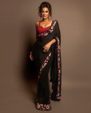 Seerat Kapoor Instagram - Careful with the pataka 😉

Styled by: @officialanahita
Saree: @cyynosurepune
Blouse: @varunchakkilam
Earrings: @ajnaaofficial
Kada & ring: @adornablesbysonalimehra
Makeup by: @khateejakhanofficial
Hair by: @bhanu_makeup_hairstylist 
Style team: @pranathivarma.k 
Pic: @epics_by_pradeep