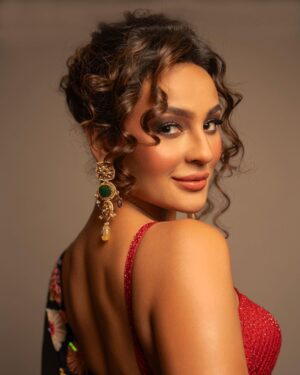 Seerat Kapoor Instagram - Careful with the pataka 😉

Styled by: @officialanahita
Saree: @cyynosurepune
Blouse: @varunchakkilam
Earrings: @ajnaaofficial
Kada & ring: @adornablesbysonalimehra
Makeup by: @khateejakhanofficial
Hair by: @bhanu_makeup_hairstylist 
Style team: @pranathivarma.k 
Pic: @epics_by_pradeep