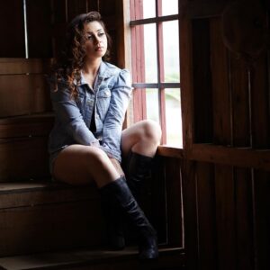 Sehrish Ali Instagram - Keep your face to the sun and you will never see the shadows‼️

Styled by @anusoru @rituponia 
Makeup @rupesh_makeup

#fitness #gym #workout #fitnessmotivation #motivation #fit #bodybuilding #love #training #health #lifestyle #instagood #fitfam #healthylifestyle #sport #instagram #healthy #like #follow #gymlife #life #bhfyp #crossfit #personaltrainer #happy #goals #fashion #exercise #muscle #atba
