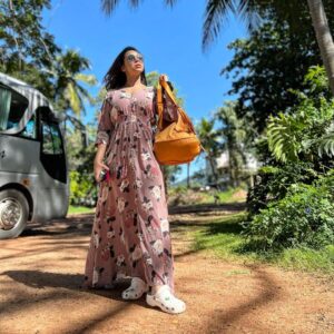 Sehrish Ali Instagram - The world is big..so I don’t wana be late to  see it before it gets dark✈️✨✨

@srilankanairlinesofficial @eulledigital @pepper_diaries @linkinrepspvtltd
Dress - @enzo_fashion_forever 

#fitness #gym #workout #fitnessmotivation #fit #motivation #bodybuilding #training #health #love #lifestyle #instagood #fitfam #healthylifestyle #sport #gymlife #healthy #instagram #follow #personaltrainer #crossfit #gymmotivation #fitnessmodel #like #muscle #fashion #exercise #life #bhfyp #bhfyp
