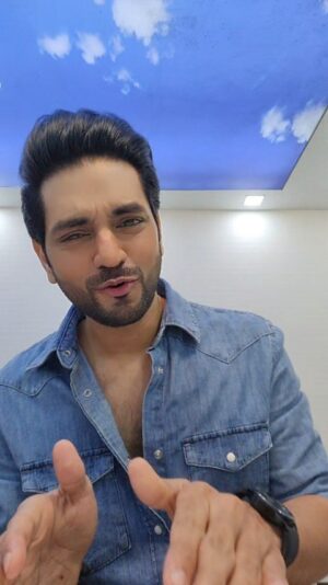 Shakti Arora Instagram - Maafi maanglo!! 😛😇
Happy year ending!!
.
.

.
.
#funny
#trending 
#shaktiarora
#ghkkpm
