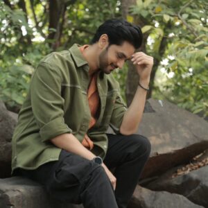 Shakti Arora Instagram - Zindagi jeene ke liye bani hai, aur hum sochne mein hi guzar dete hain..
.
.
.

@creative_titu_01 
#shaktiarora