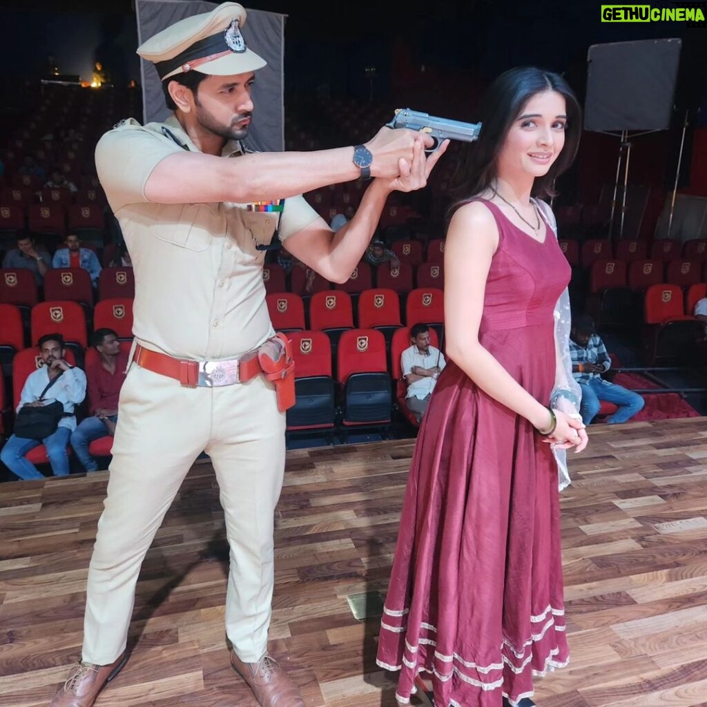 Shakti Arora Instagram - Chor-Police . #shaktiarora #ghkkpm @bhavikasharma53