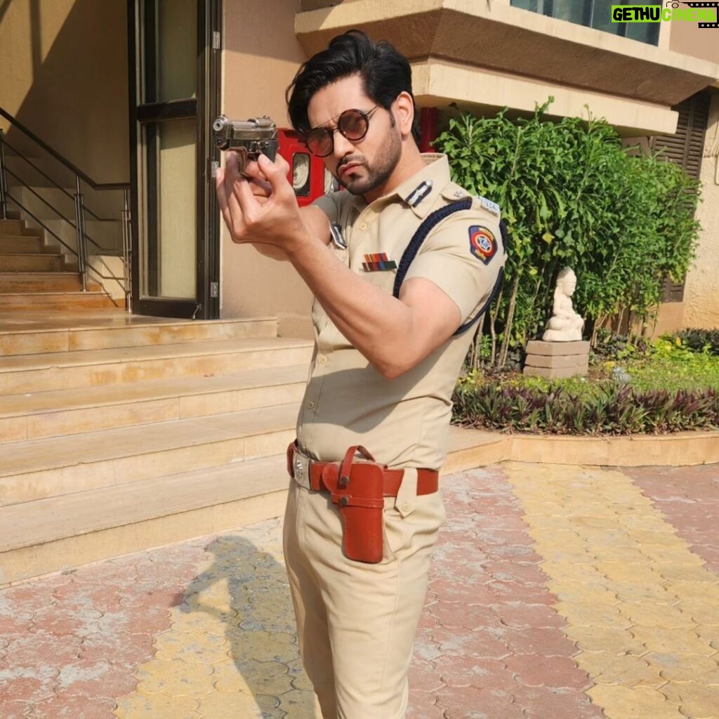 Shakti Arora Instagram - Chor-Police . #shaktiarora #ghkkpm @bhavikasharma53