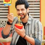 Shakti Arora Instagram – As the day unfolds, your very own faculty professor, Ishaan, seeks solace in the simplicity of a steaming bowl of MAGGI. At 4 PM, it’s a ritual that brings me comforting warmth and a sense of peace to the day. 
So, what’s your MAGGI emotion?
Why don’t you tell us what’s your MAGGI emotion with simple steps 
1.	Share a picture or video of what your MAGGI emotion is
2.	Tag me and @maggiindia with #MAGGILeChalMujhe