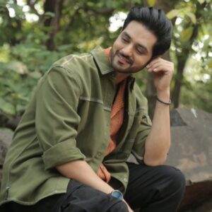 Shakti Arora Instagram - Zindagi jeene ke liye bani hai, aur hum sochne mein hi guzar dete hain..
.
.
.

@creative_titu_01 
#shaktiarora