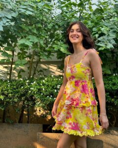 Shanaya Kapoor Instagram - you’re so golden 💛