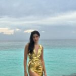 Shanaya Kapoor Instagram - Tans fade, memories last forever. Sea you soon..💫🧜🏻‍♀️🌊💛🦞🌈👙🌺🍦🌅 @transmaldivian