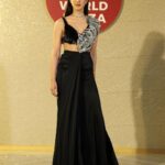 Shanaya Kapoor Instagram - Congratulations @_iiishmagish on the spectacular & grand launch of the @Jioworldplaza !!! 💫👼🏼❤️ So grateful to have gotten the opportunity to walk for the most amazing & talented @rahulmishra_7 🖤 styled by the one & only @anaitashroffadajania ⭐️ #JioWorldPlaza #MumbaiAtThePlaza