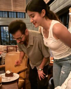 Shanaya Kapoor Instagram - Happy birthday dad ❤️ love you! ❤️
