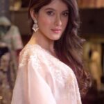 Shanaya Kapoor Instagram - Princess feels in @shyamalbhumika at their Mumbai store, for the launch of the stunning new couture collection ‘Sheesh Mahal’. Drawing inspiration from the grandeur of Indian architecture and the timeless beauty of regal traditions. Shop the collection now at their stores in Ahmedabad, Delhi, Hyderabad, Mumbai and LA, USA. Head over to @shyamalbhumika for more! ❤️ Styled by @mohitrai #ShyamalBhumika #ShyamalandBhumika #Couture #Couture2023 #SheeshMahal #ShyamalBhumikaBridal #ShyamalBhumikaCouture #bridal