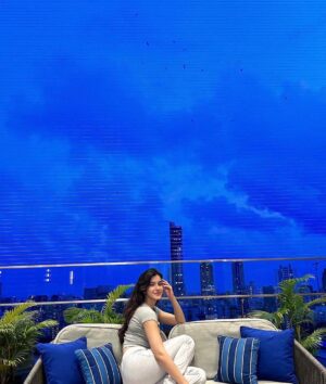 Shanaya Kapoor Instagram - how’s the view? ☁️