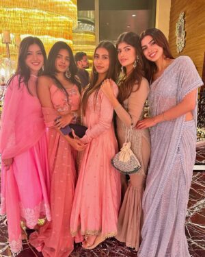 Shanaya Kapoor Instagram - Desi barbie 😋💖💖