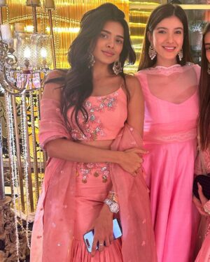 Shanaya Kapoor Instagram - Desi barbie 😋💖💖