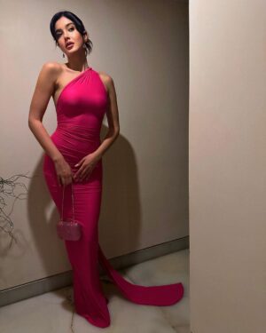 Shanaya Kapoor Instagram - come on barbie let’s go party 😋💅🏼👯‍♀️💘🧁