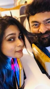 Shanthanu Bhagyaraj Instagram - She’s not got OCD… We’re jus Unorganised 😅😜 How many of you relate ? Comment below 👇 #ocd