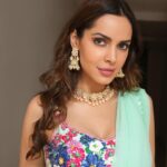 Shazahn Padamsee Instagram - 🍭✨ Outfit @labelpriyankakar Jewels @rubans.in Styled by @shikshabhansali_ Shot by @azharkazi100 Hyderabad