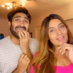 Shireen Mirza Instagram - Shadi ho gayi! Or kya bura ho sakta hai 🤕 6 days to go.. ❤️ #trending #reels #reelsinstagram #reelkarofeelkaro #reelitfeelit #fyp #explore #husbandwife #comedy #couplecomedy #marriage #shireenmirza #hasansartaj #monday #funnyvideos #funny #funnyreels [ marriage, husband wife jokes, comedy reel, performance, Bollywood, funny ]