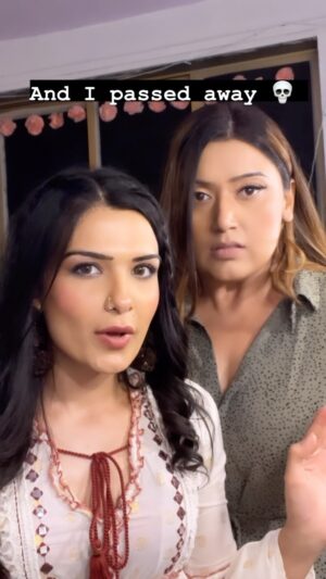 Shireen Mirza Instagram - English aisi bolo k chaar log sochte reh jaaye 😂🤪
 
English, I Apologize in Advance! 🤪 

#trendingreels #trendingnow #reelsinstagram #reelsvideo #funnyreels #comedyreels #reelsindia #mahiandnitya #yehhaichahatein