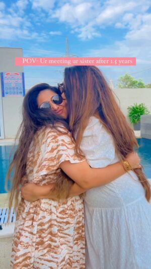 Shireen Mirza Instagram - Sis in town 👯‍♀️

#trending #reelsindia #reelsinstagram #trendingreels #trendingaudio #instagood #fyp #sister #shireenmirza  #explore #haseen #fun #sisterlove #sister 

[ partner, umbrella, colourful, joy, trend, love ]