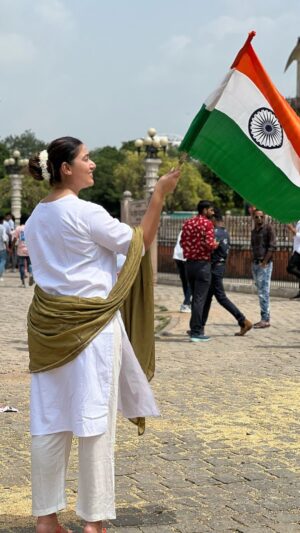 Shireen Mirza Instagram - Happy 77th Indian Independence Day!! 🇮🇳

#trending #reelsinstagram #indipendenceday #india #indian #vandematram #reels #shireenmirza 

[ Indian, Indian Independence Day, flag, patriotic, patriot ]
