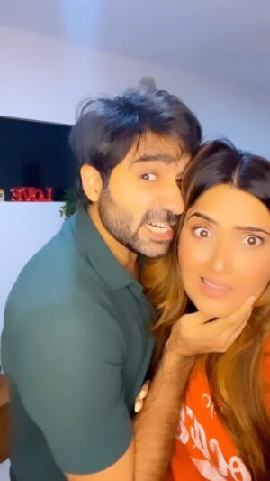 Shireen Mirza Instagram - How realty turns into an unexpected reel 😩

Or mujhe sath me leke jaati hai 😭😁

#trending #reels #reelsinstagram #funny #funnyvideos #husbandandwife #shireenmirza #fyp #marriage #trendingaudio #explore