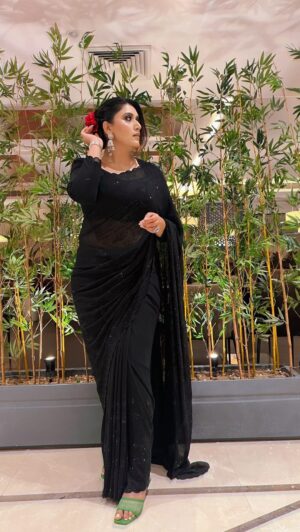 Shireen Mirza Instagram - Festive playlist on repeat ✨

Wearing @meenabazaar 
HMUA- @nidhiguptamakeovers 

#makeup #fashion #love #photography #instagood #fyp #photooftheday #hair #trending #wedding #delhi #indian #suit #audio #entertainment #dance #ootd #promotion #ad #viral #reelitfeelit #reelsinstagram #kutkutbajra #punjabi