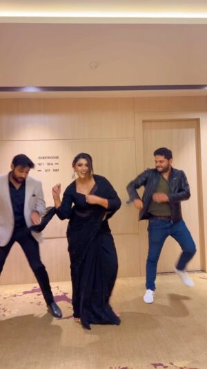 Shireen Mirza Instagram - Aey Haalo Haalo!! 🥁🪇🪘

#makeup #fashion #love #photography #instagood #fyp #photooftheday #hair #trending #wedding #delhi #indian #suit #audio #entertainment #dance #ootd #promotion #ad #viral #reelitfeelit #reelsinstagram #festival #diwali #delhi