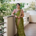 Shiva Jyothi Instagram - వేపకాయల బతుకమ్మ శుభాకాంక్షలు Saree & blouse @label_dishana ❤️ Makeover @glamm_makeup_by_ranee ❤️ Jewellery @jewelleryforher3 ❤️ Pics @thehashtag_photography ❤️ #newpost #instagram #instagood #saree #sareelove #jyothakka #shivajyothi