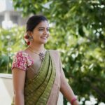Shiva Jyothi Instagram - వేపకాయల బతుకమ్మ శుభాకాంక్షలు Saree & blouse @label_dishana ❤️ Makeover @glamm_makeup_by_ranee ❤️ Jewellery @jewelleryforher3 ❤️ Pics @thehashtag_photography ❤️ #newpost #instagram #instagood #saree #sareelove #jyothakka #shivajyothi